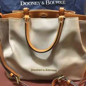 Dooney and Bourke City Barlow in Oyster